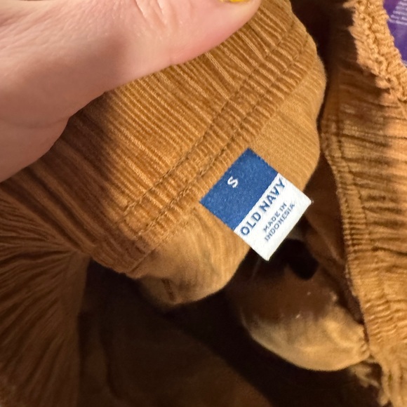 Old Navy Tan Cropped utility cargo Pants - Picture 4 of 5